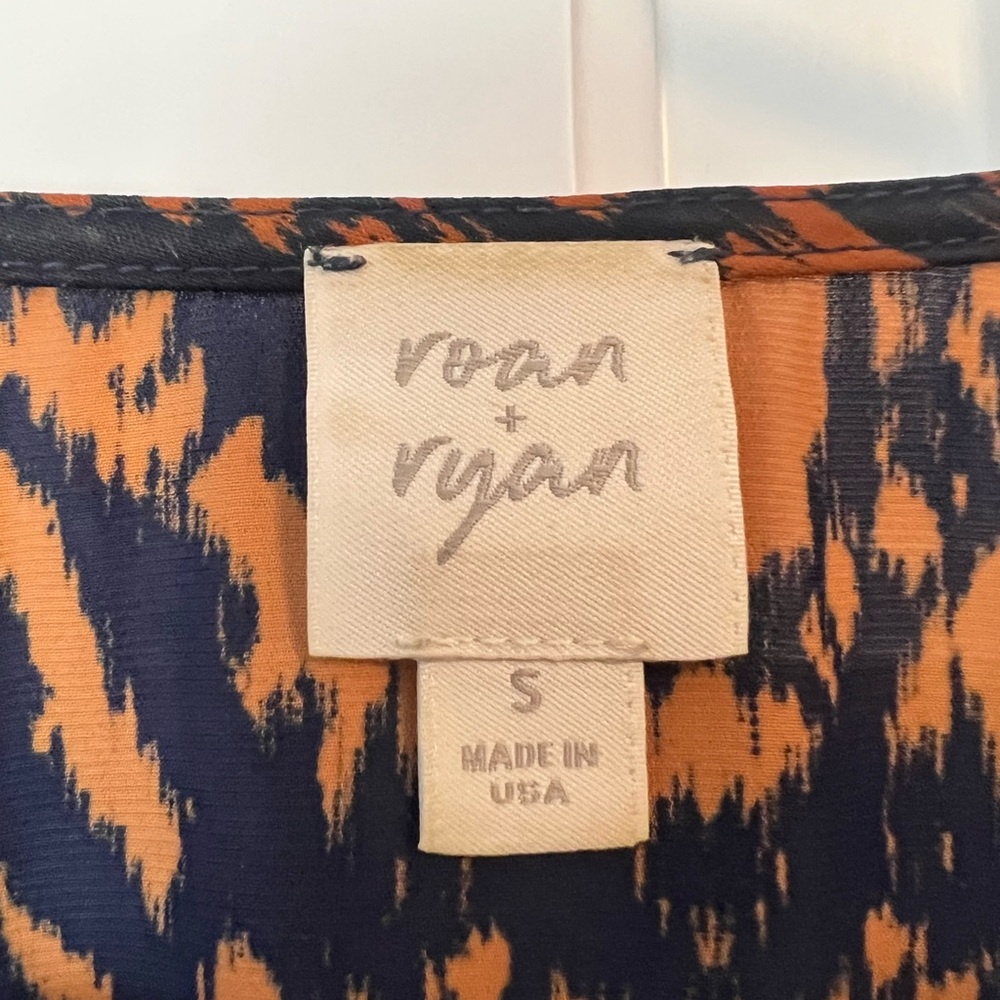 Chic Orange And Black Patterned Blouse - image 3